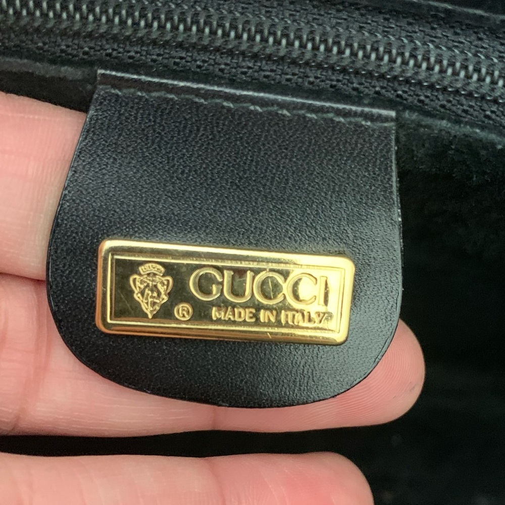 (41) GUCCI 80s Crossbody - Picture 4 of 13